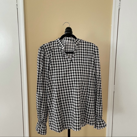 NWOT Houndstooth Flounce Sleeve Blouse - Picture 5 of 5